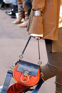 Details Chloé Fall 2018 Ready-to-Wear , Детали коллекции Хлоя осень зима 2018 , Fashion show , неделя моды в Париже , PFW , Paris Fashion Week , Mainstyles